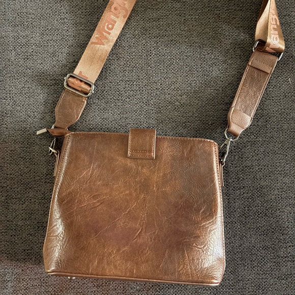 Wrangler Tan Leather Messenger Bag - Picture 2 of 3